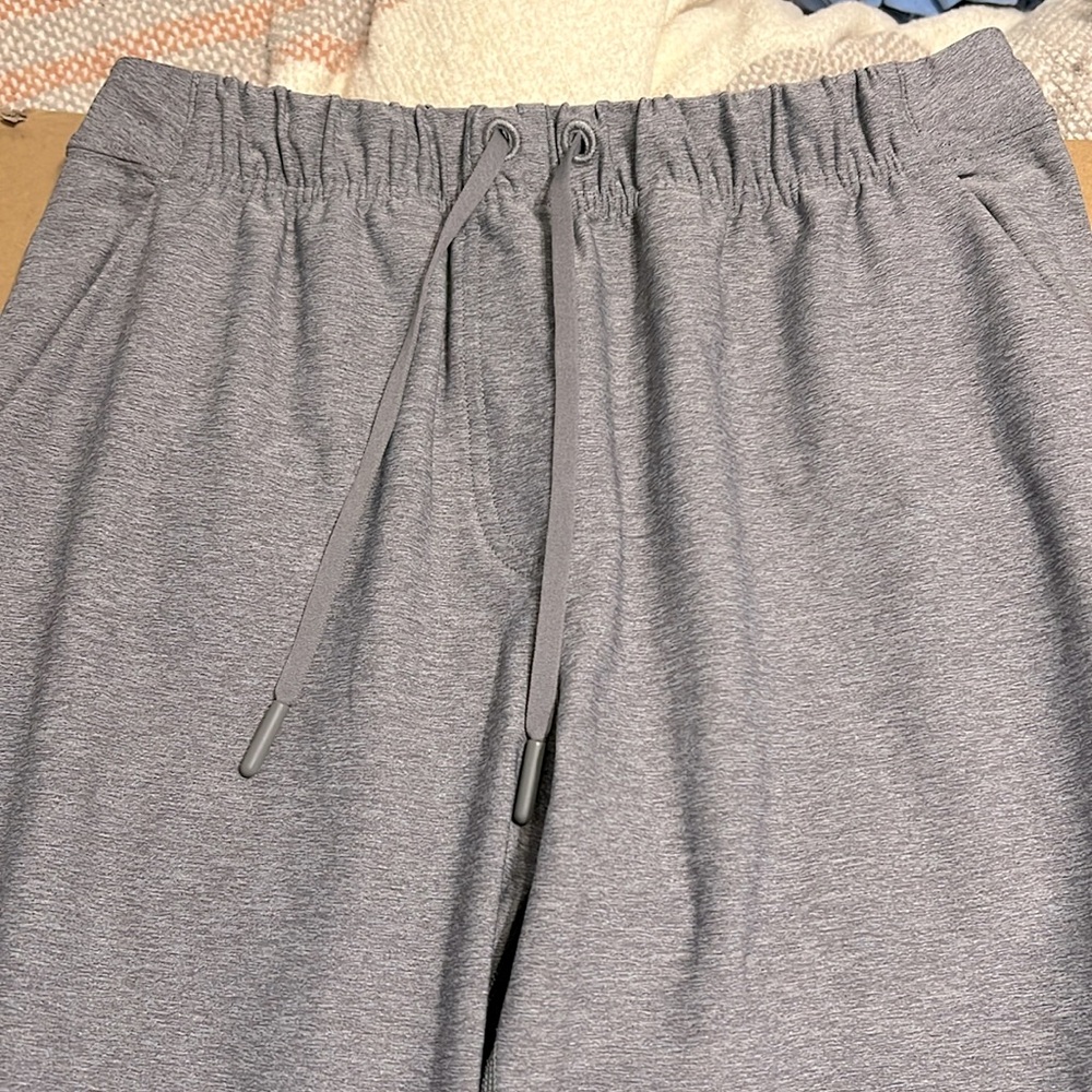 Lululemon Women’s Joggers-Size 4/6